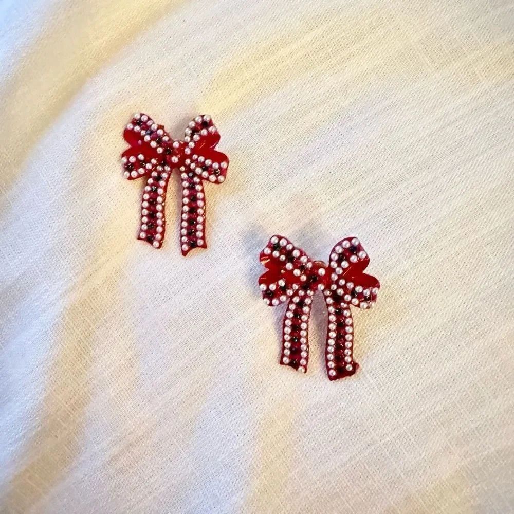 Red & green bow earrings with sparkles and pearls
